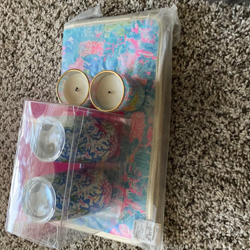 GWP 12.6in long travel organizer  two brand new tumblers two candles